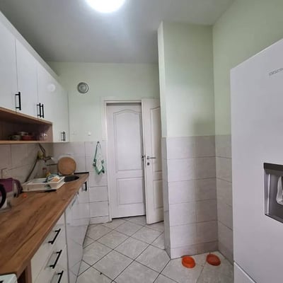Alquiler de un espacioso apartamento de 2 habitaciones, 67 m², Nuevo Belgrado, Belgrado, Serbia